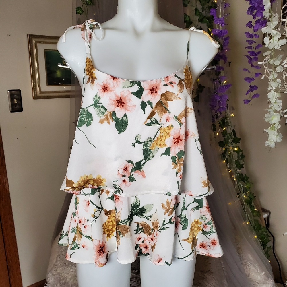 GILLI Floral Multi Layer Ruffle Tank Top Camisole Ivory M Cottage Whimsical